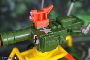 Playmates Toys Teenage Mutant Ninja Turtles x G.I. Joe A.W.E. Shell-Striker with April O’ Neil as Scarlett Vehicle Set