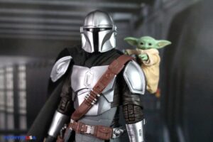 Select Hasbro Star Wars The Black Series The Mandalorian with Grogu (The Mandalorian and Grogu) Deluxe Figure Review 