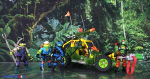 Playmates Toys Teenage Mutant Ninja Turtles x G.I. Joe A.W.E. Shell-Striker with April O’ Neil as Scarlett Vehicle Set