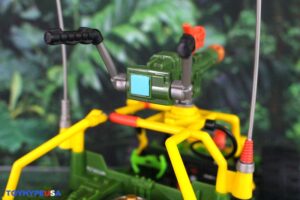 Playmates Toys Teenage Mutant Ninja Turtles x G.I. Joe A.W.E. Shell-Striker with April O’ Neil as Scarlett Vehicle Set
