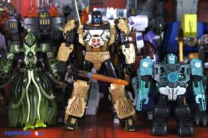 Hasbro Transformers: Age of the Primes Voyager Class Vector Prime Figure