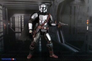 Select Hasbro Star Wars The Black Series The Mandalorian with Grogu (The Mandalorian and Grogu) Deluxe Figure Review 