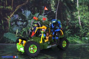 Playmates Toys Teenage Mutant Ninja Turtles x G.I. Joe A.W.E. Shell-Striker with April O’ Neil as Scarlett Vehicle Set