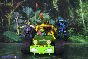 Playmates Toys Teenage Mutant Ninja Turtles x G.I. Joe A.W.E. Shell-Striker with April O’ Neil as Scarlett Vehicle Set