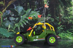 Playmates Toys Teenage Mutant Ninja Turtles x G.I. Joe A.W.E. Shell-Striker with April O’ Neil as Scarlett Vehicle Set