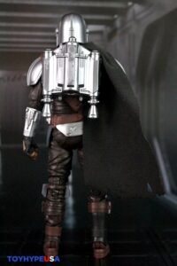 Select Hasbro Star Wars The Black Series The Mandalorian with Grogu (The Mandalorian and Grogu) Deluxe Figure Review 