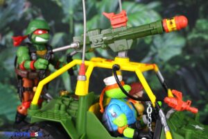 Playmates Toys Teenage Mutant Ninja Turtles x G.I. Joe A.W.E. Shell-Striker with April O’ Neil as Scarlett Vehicle Set