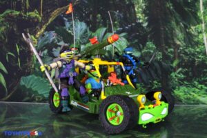 Playmates Toys Teenage Mutant Ninja Turtles x G.I. Joe A.W.E. Shell-Striker with April O’ Neil as Scarlett Vehicle Set