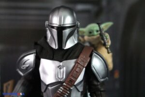 Select Hasbro Star Wars The Black Series The Mandalorian with Grogu (The Mandalorian and Grogu) Deluxe Figure Review 