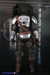 Select Hasbro Star Wars The Black Series The Mandalorian with Grogu (The Mandalorian and Grogu) Deluxe Figure Review 