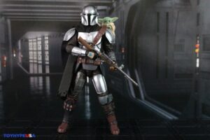 Select Hasbro Star Wars The Black Series The Mandalorian with Grogu (The Mandalorian and Grogu) Deluxe Figure Review 