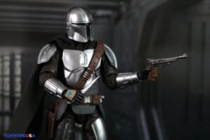 Select Hasbro Star Wars The Black Series The Mandalorian with Grogu (The Mandalorian and Grogu) Deluxe Figure Review 