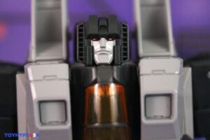 Hasbro Transformers Studio Series ’86 Voyager Class Skywarp Figure