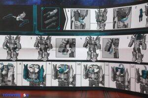 Hasbro Transformers Age of the Primes Leader Class Herald of Unicron Figure