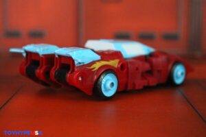 Hasbro Transformers Age of the Primes Deluxe Class Autobot Joyride Figure