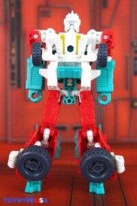 Hasbro Transformers Age of the Primes Deluxe Class Autobot Joyride Figure