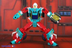 Hasbro Transformers Age of the Primes Deluxe Class Autobot Joyride Figure