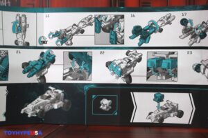Hasbro Transformers Age of the Primes Deluxe Class Autobot Joyride Figure