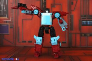 Hasbro Transformers Age of the Primes Deluxe Class Autobot Joyride Figure