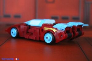 Hasbro Transformers Age of the Primes Deluxe Class Autobot Joyride Figure