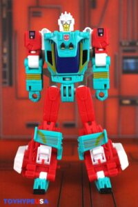 Hasbro Transformers Age of the Primes Deluxe Class Autobot Joyride Figure