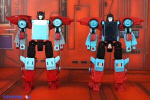 Hasbro Transformers Age of the Primes Deluxe Class Autobot Joyride Figure