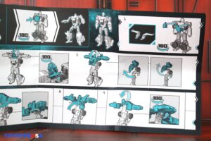 Hasbro Transformers Age of the Primes Deluxe Class Autobot Joyride Figure