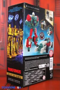 Hasbro Transformers Age of the Primes Deluxe Class Autobot Joyride Figure