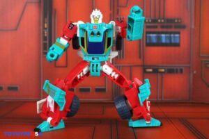 Hasbro Transformers Age of the Primes Deluxe Class Autobot Joyride Figure