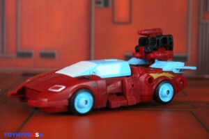 Hasbro Transformers Age of the Primes Deluxe Class Autobot Joyride Figure