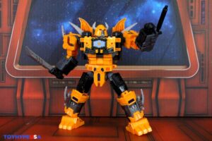 Hasbro Transformers Age of the Primes Leader Class Herald of Unicron Figure