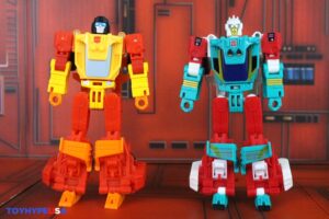 Hasbro Transformers Age of the Primes Deluxe Class Autobot Joyride Figure