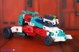 Hasbro Transformers Age of the Primes Deluxe Class Autobot Joyride Figure