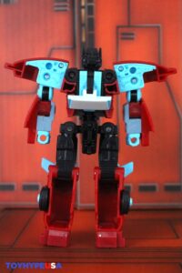 Hasbro Transformers Age of the Primes Deluxe Class Autobot Joyride Figure