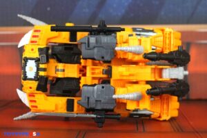Hasbro Transformers Age of the Primes Leader Class Herald of Unicron Figure