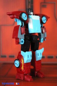 Hasbro Transformers Age of the Primes Deluxe Class Autobot Joyride Figure