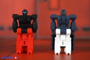 Hasbro Transformers Age of the Primes Deluxe Class Autobot Joyride Figure