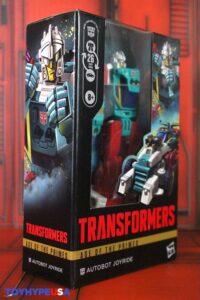 Hasbro Transformers Age of the Primes Deluxe Class Autobot Joyride Figure