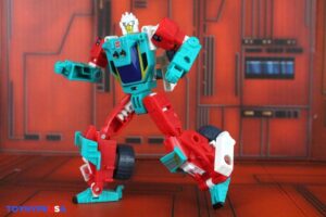 Hasbro Transformers Age of the Primes Deluxe Class Autobot Joyride Figure