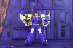 Hasbro Transformers Studio Series ’86 Voyager Class Blitzwing Figure